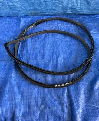 KIA Stonic Front door rubber seal 