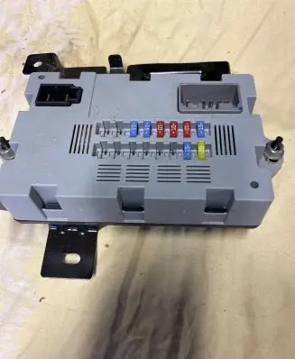 Jaguar F-Type Fuse module CPLA14Q073AA 73707520 1607080870
