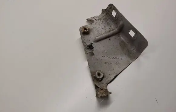 Fender mounting bracket