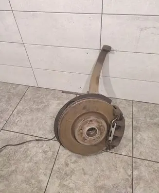 Front wheel hub