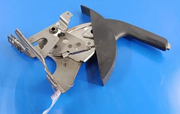 Nissan Qashqai Handbrake/parking brake lever assembly 11319483