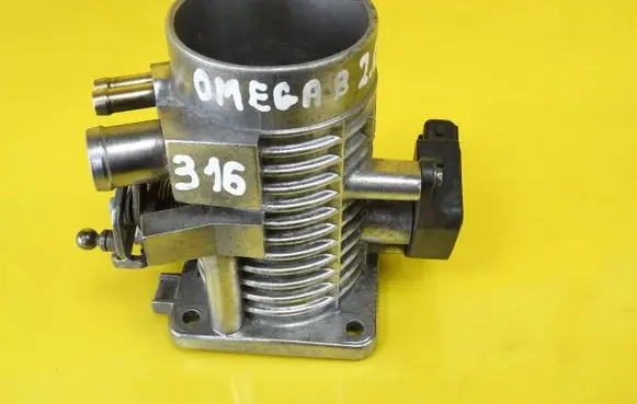 Opel Omega B1 Throttle body valve 90352920