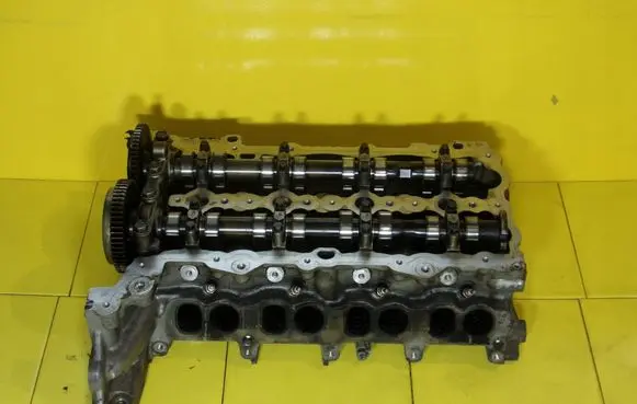 Opel Insignia A Engine head 55489308 24SP45