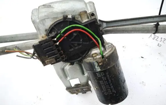 Audi A6 S6 C4 4A Wiper motor 0390241330