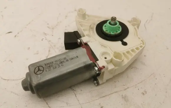 Mercedes-Benz S W221 Front door window regulator motor A2218202842 2218202842