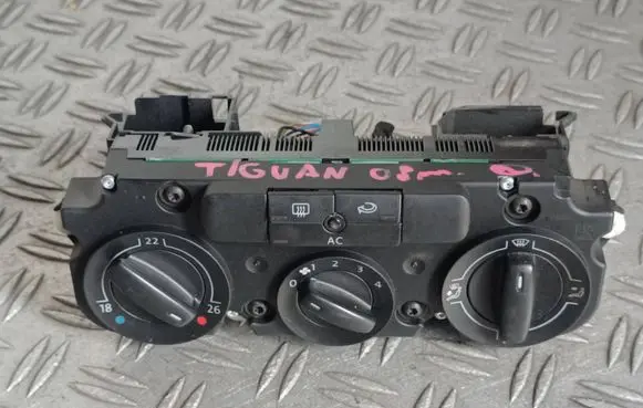 Volkswagen Tiguan Climate control unit 5M2820045A 5HB00932727 984312L