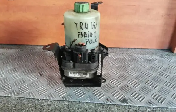 Skoda Fabia Mk2 (5J) Power steering pump 6R0423156B