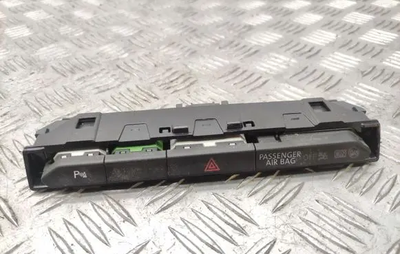 Volkswagen PASSAT B8 Hazard light switch 3G1853770A