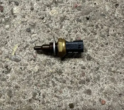 BMW 5 GT F07 Coolant temperature sensor 7580635