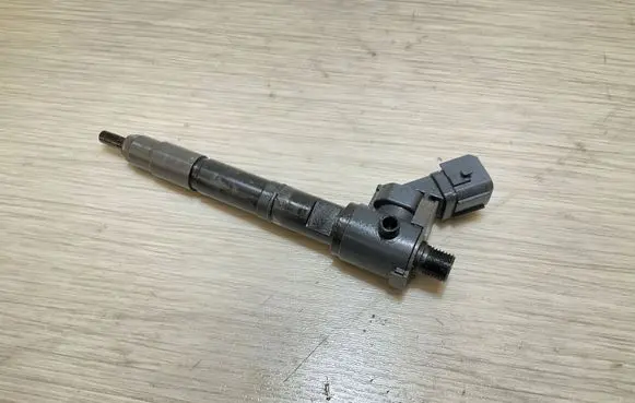 Volvo XC90 Fuel injector 31336769