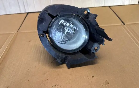 Toyota Avensis T270 Front fog light 89210657 812200D042
