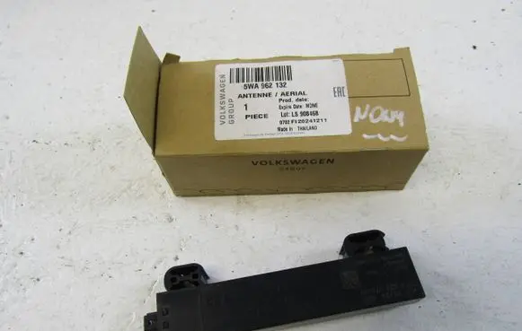 Volkswagen Golf VIII Keyless system antenna 5FA22407500