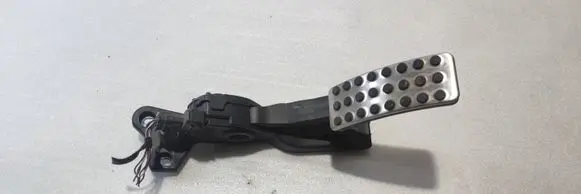 Accelerator throttle pedal