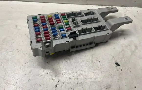 Hyundai Santa Fe Fuse module 919502B400