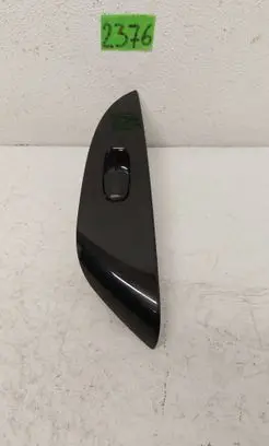 Nissan Leaf I (ZE0) Electric window control switch 82960