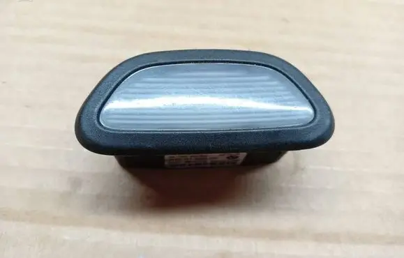 BMW 3 E90 E91 Front door interior light 6420100000 6976722 E3910V
