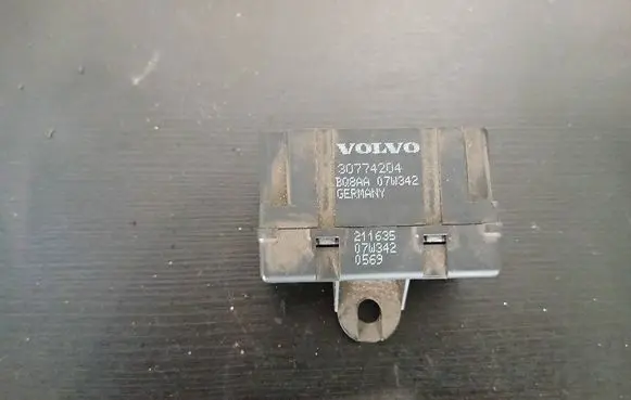 Volvo S80 Seat heating relay 30774204