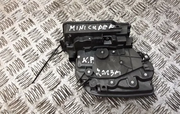 Mini Cooper Countryman R60 Front door lock 18283810