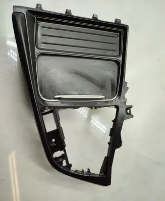 Cup holder front