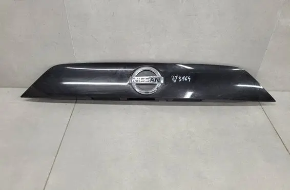 Nissan Qashqai Trunk door license plate light bar 5481U100