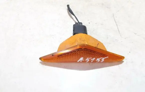 Ford Mondeo Mk III Front fender indicator light 1s7113k309