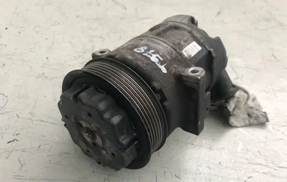 Opel Corsa D Air conditioning (A/C) compressor (pump) 55703721