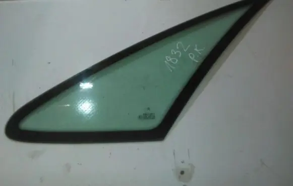 Citroen Xsara Picasso Front triangle window/glass 