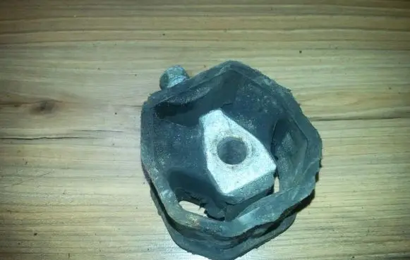 Volkswagen Transporter - Caravelle T3 Engine mount bracket 893399151a