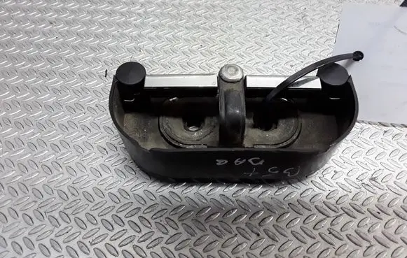 Volkswagen PASSAT B5.5 Loading door lock loop/hook striker 1T0827517