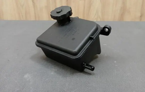Mercedes-Benz E A207 Power steering fluid tank/reservoir 0004602983 A0004602983