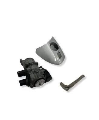 Mercedes-Benz C W204 Front door lock (next to the handle) 15628406 A2047600218