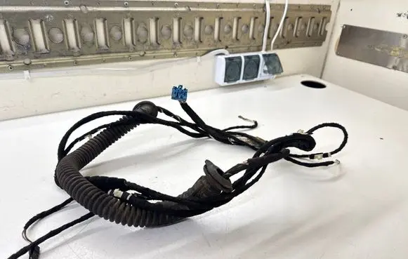 Volkswagen Transporter - Caravelle T5 Loading door wiring loom 