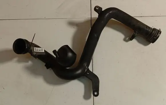Volkswagen PASSAT B6 Intercooler hose/pipe 1K0145762BR