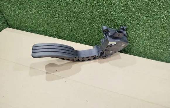 Renault Trafic III (X82) Accelerator throttle pedal 180026451R