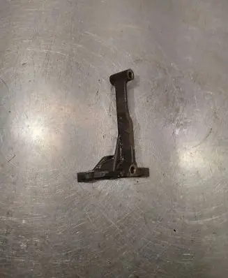 Toyota Avensis T250 Engine mounting bracket 3311805010