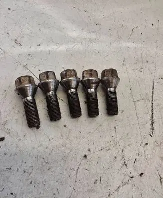 Volvo V70 Nuts/bolts 1234