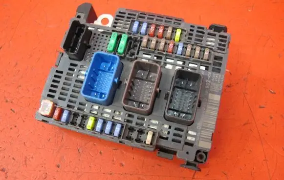 Peugeot 508 BSM Control unit 9810296480