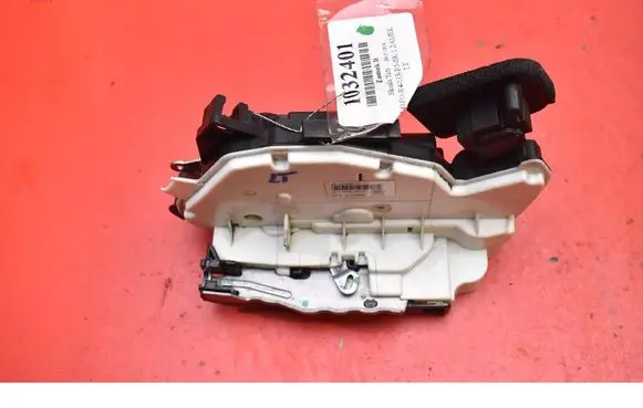 Skoda Yeti (5L) Rear door lock 5E0839015