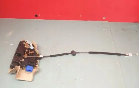 Porsche Cayenne (9PA) Front door lock