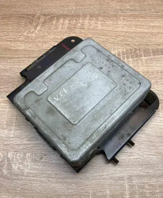 Volvo S40, V40 Engine control unit/module ECU P30824403 1TEV000425