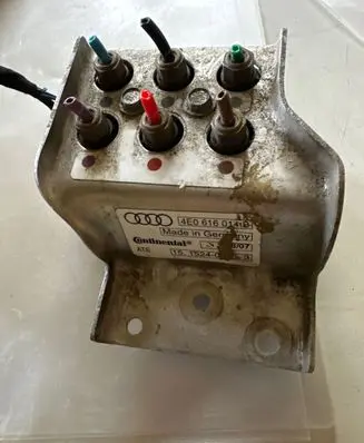 Audi A8 S8 D3 4E Air suspension valve block 4E0616014B 151524003