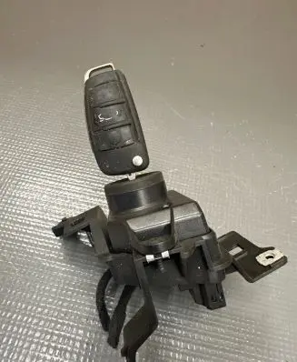 Audi Q7 4L Ignition lock 4F0910131E