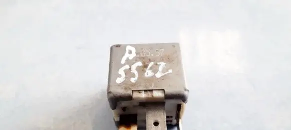 Volkswagen PASSAT B5 Other relay 443951253K