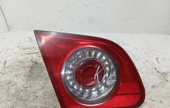 Tailgate rear/tail lights