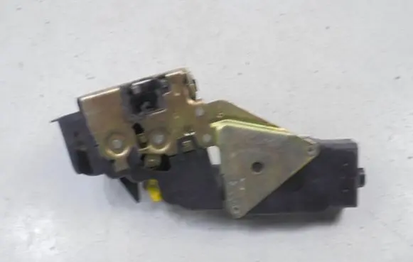 Mitsubishi Carisma Front door lock
