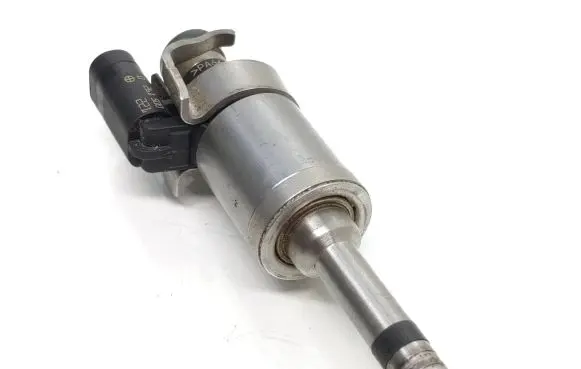 Ford Focus Fuel injector DM5G9F593AA 0261500221