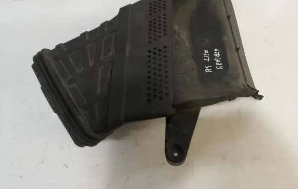 Audi A5 8T 8F Air intake duct part 8K0129618