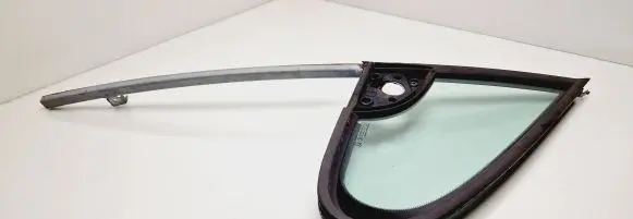 Peugeot 307 Front door vent window glass four-door 9680814980
