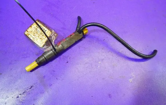 Volkswagen PASSAT B5 Fuel injector 028130201T