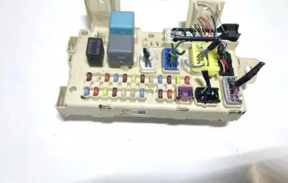Toyota Avensis T250 Fuse box set 9008087013 90080-87013
